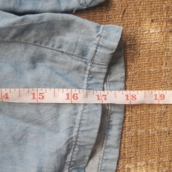 Jean shorts lightweight light blue denim white lace trim accents womans size 10 - Picture 14 of 16